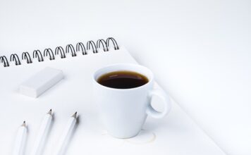 O co chodzi z gumką na nadgarstku?